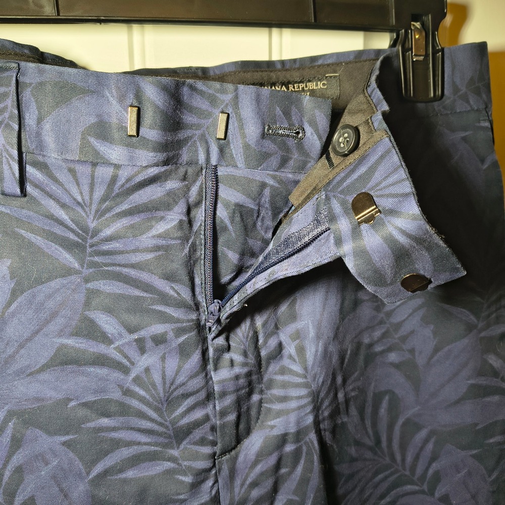 Banana Republic Mens Tapered Fit Chino Pants Navy Blue Palm Leaf Print 32x30
